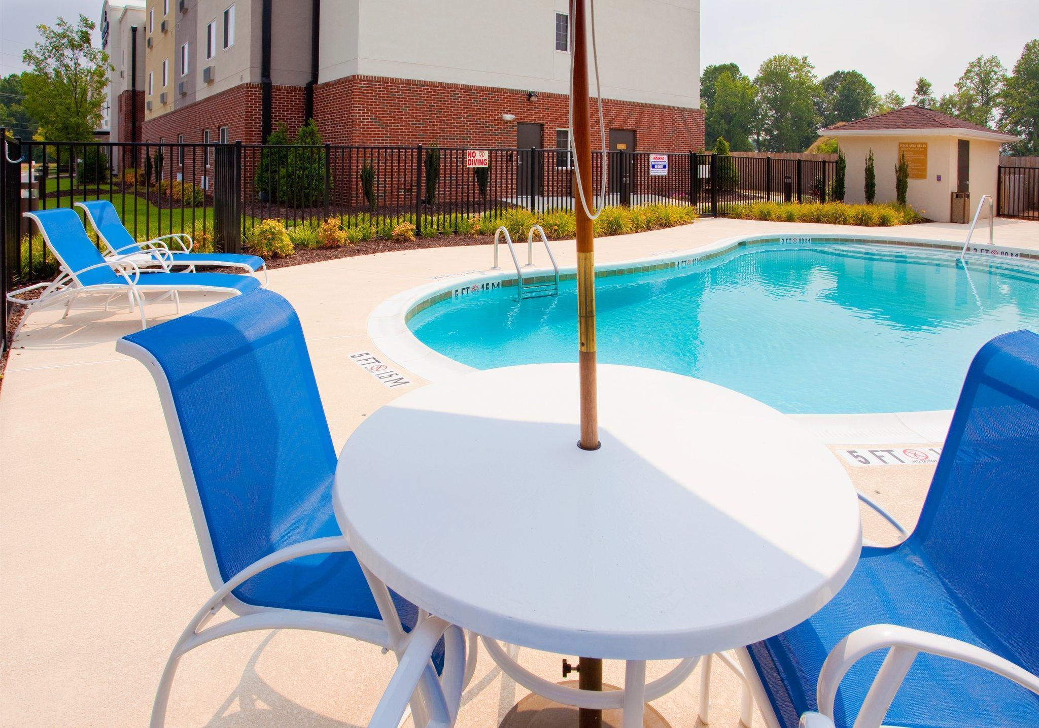 Candlewood Suites Rocky Mount By Ihg Bagian luar foto